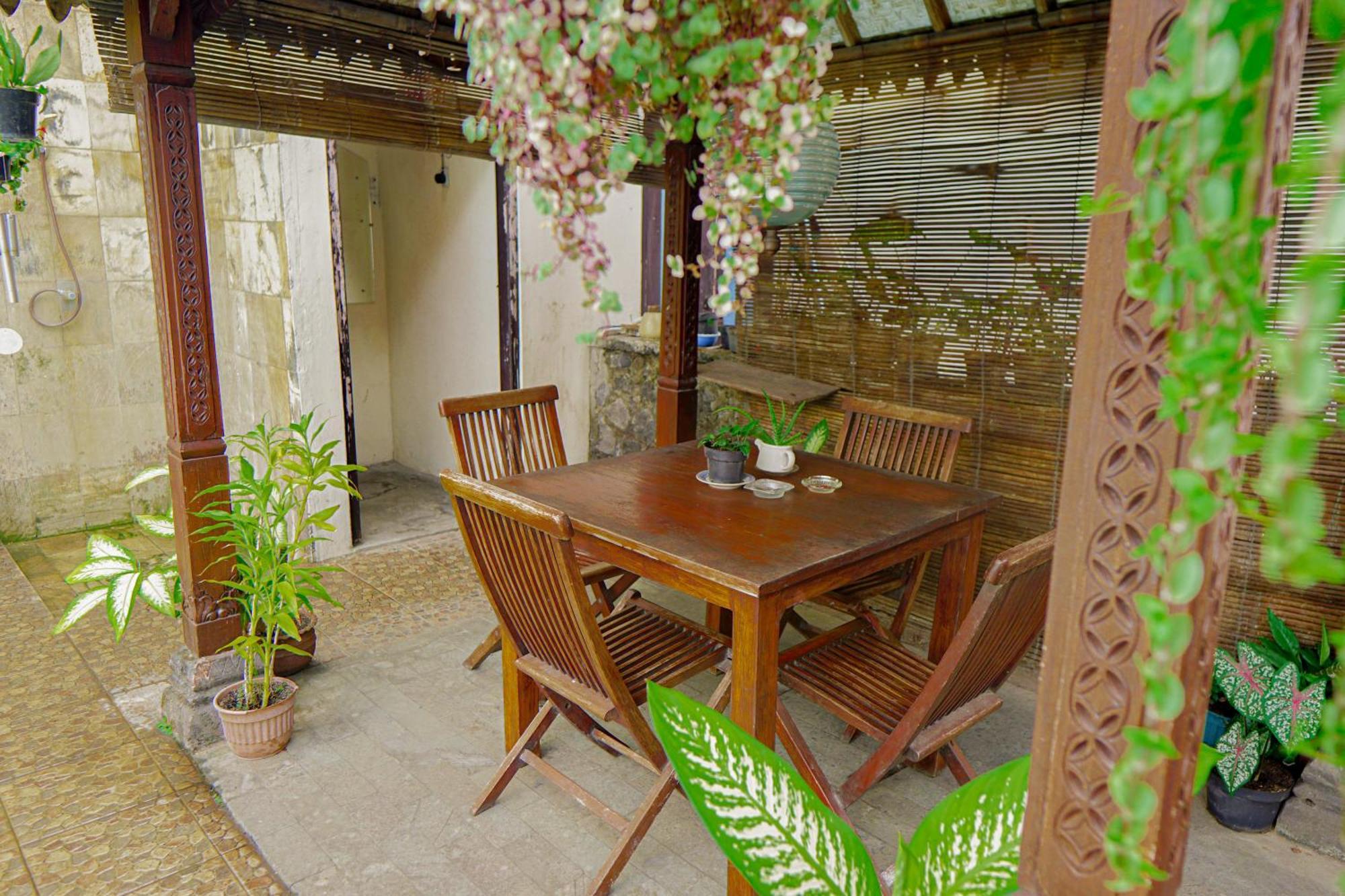 Hotel Tulips Yogyakarta Extérieur photo
