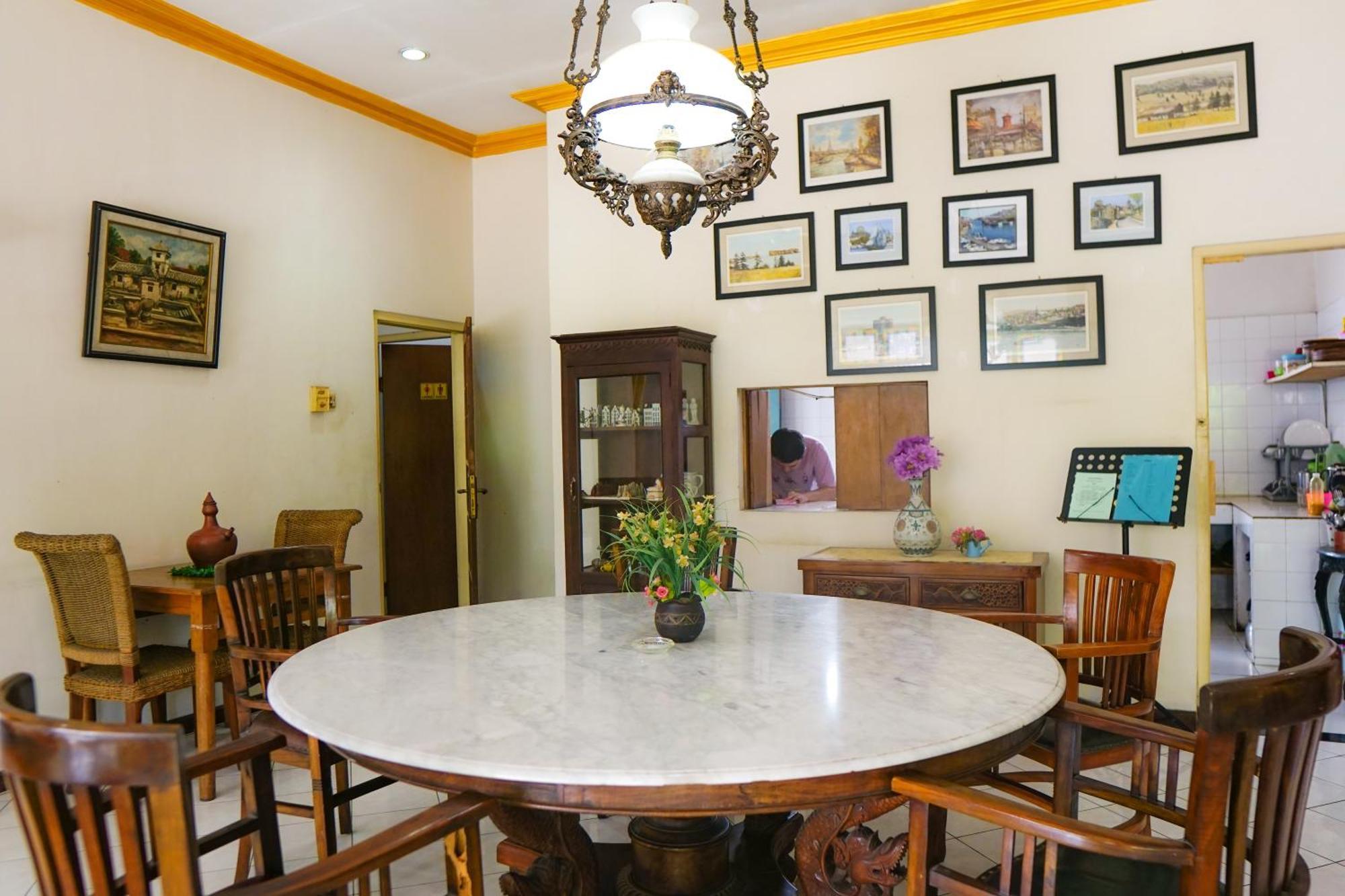 Hotel Tulips Yogyakarta Extérieur photo