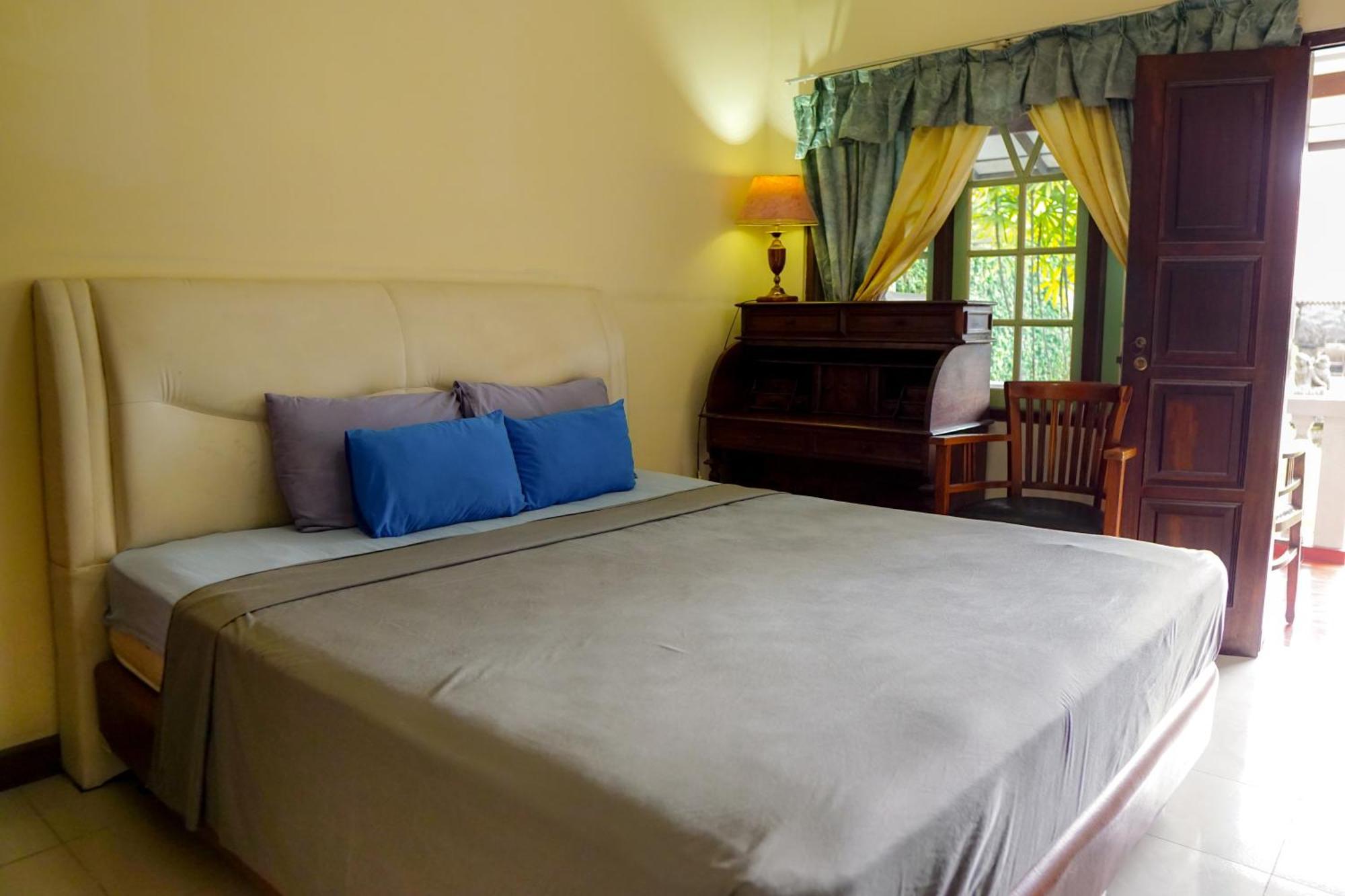 Hotel Tulips Yogyakarta Extérieur photo