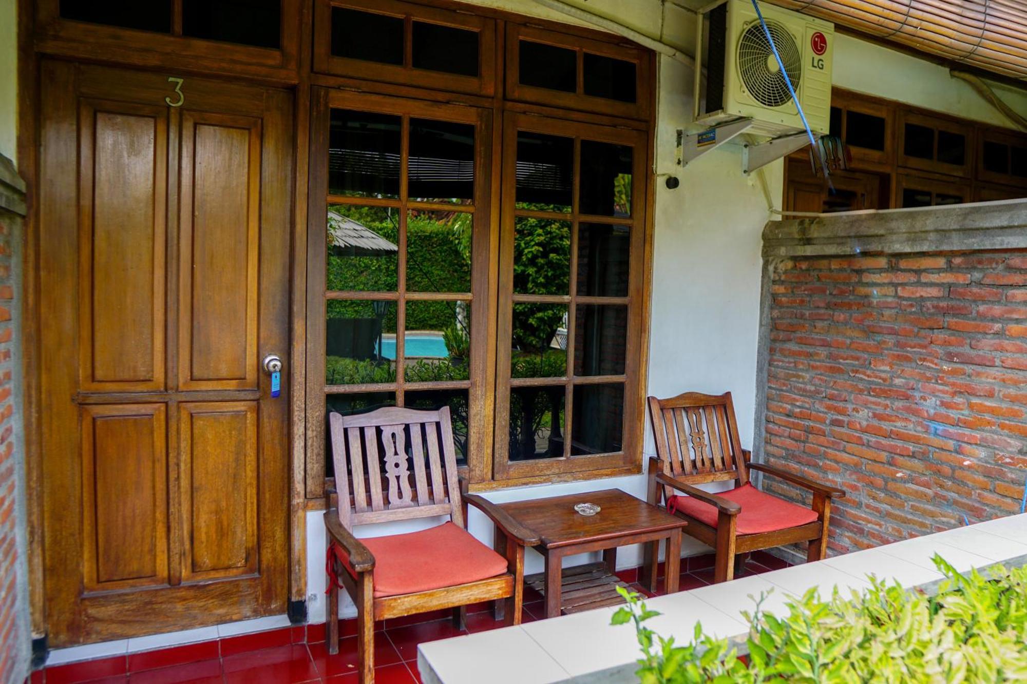 Hotel Tulips Yogyakarta Extérieur photo